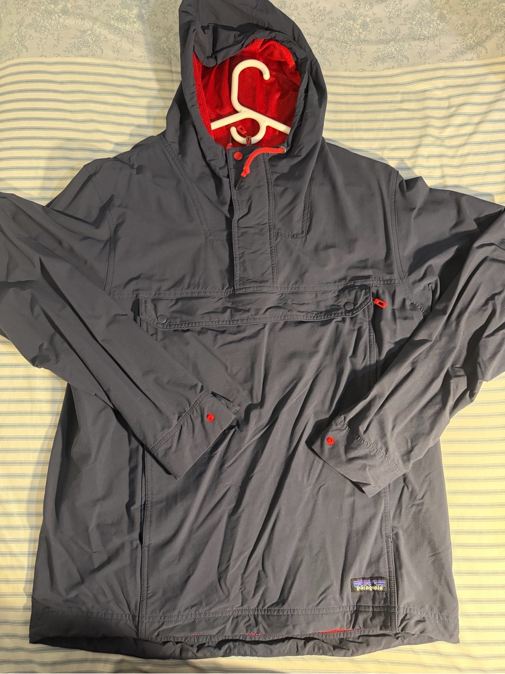 Patagonia Men's Hooded Windbreaker Medium